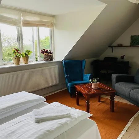 Dobbeltvaerelse I Smuk Palaevilla ホームステイ Stenstrup