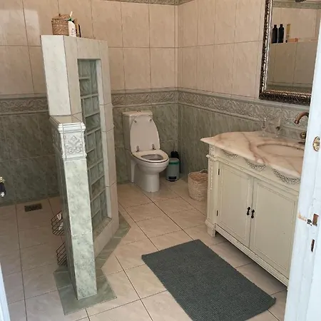 Dobbeltvaerelse I Smuk Palaevilla