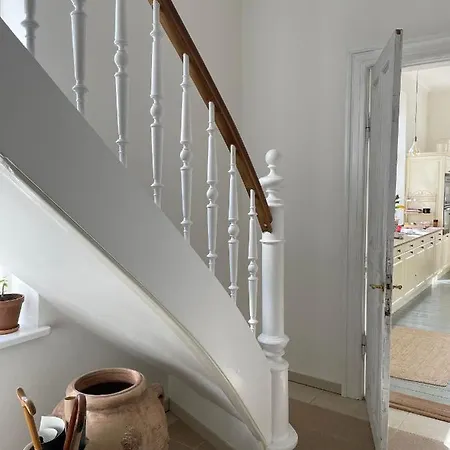 Dobbeltvaerelse I Smuk Palaevilla